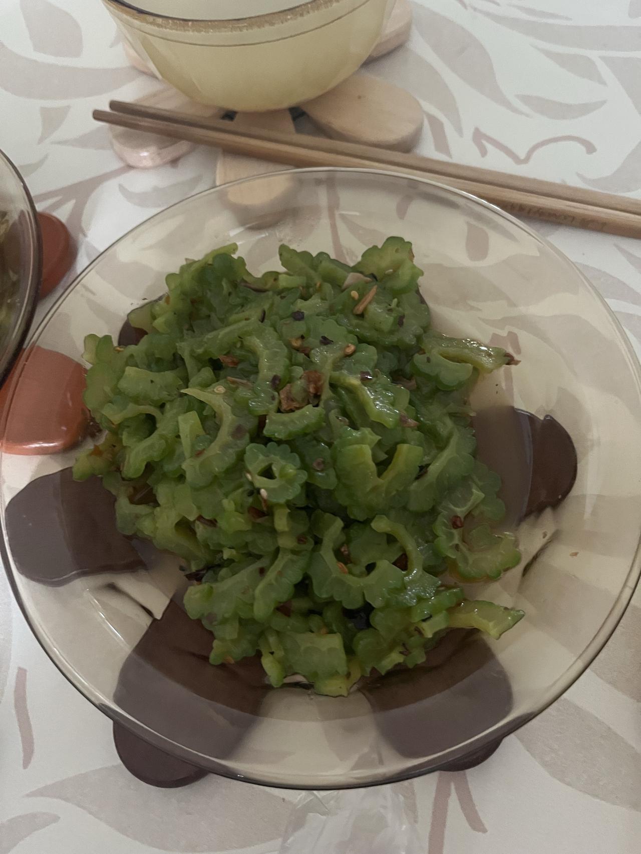 人衣住行，四季三餐，早饭吃丰富些供一天的能量，中年吃好，晚饭吃少。
晒晒我家的早