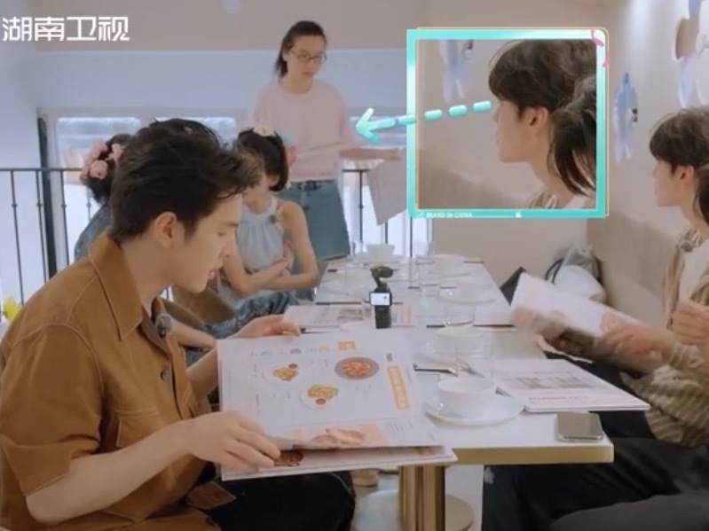 尚雯婕李佳琦一线捡糖吃还得是尚雯婕李佳琦啊哈哈哈哈哈哈哈哈，一线嗑糖靠捡的[爱慕