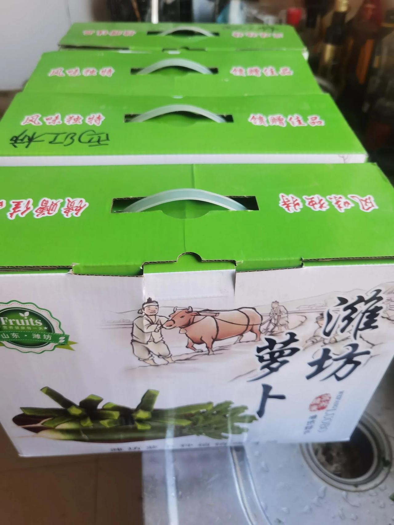 在中国的北方，烟台和潍坊都是以其独特的农产品而闻名。烟台的苹果和莱阳梨，以其鲜美