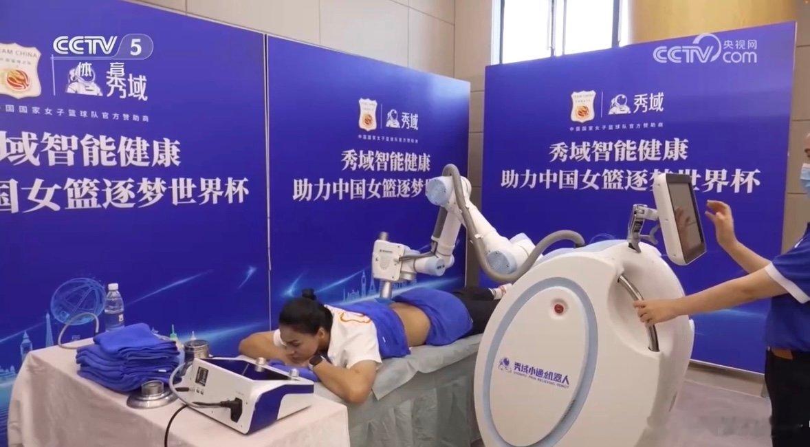 中国女篮智能机器人队友佛山发布会广东佛山见证属于中国女篮的温柔新老交替是成长必经