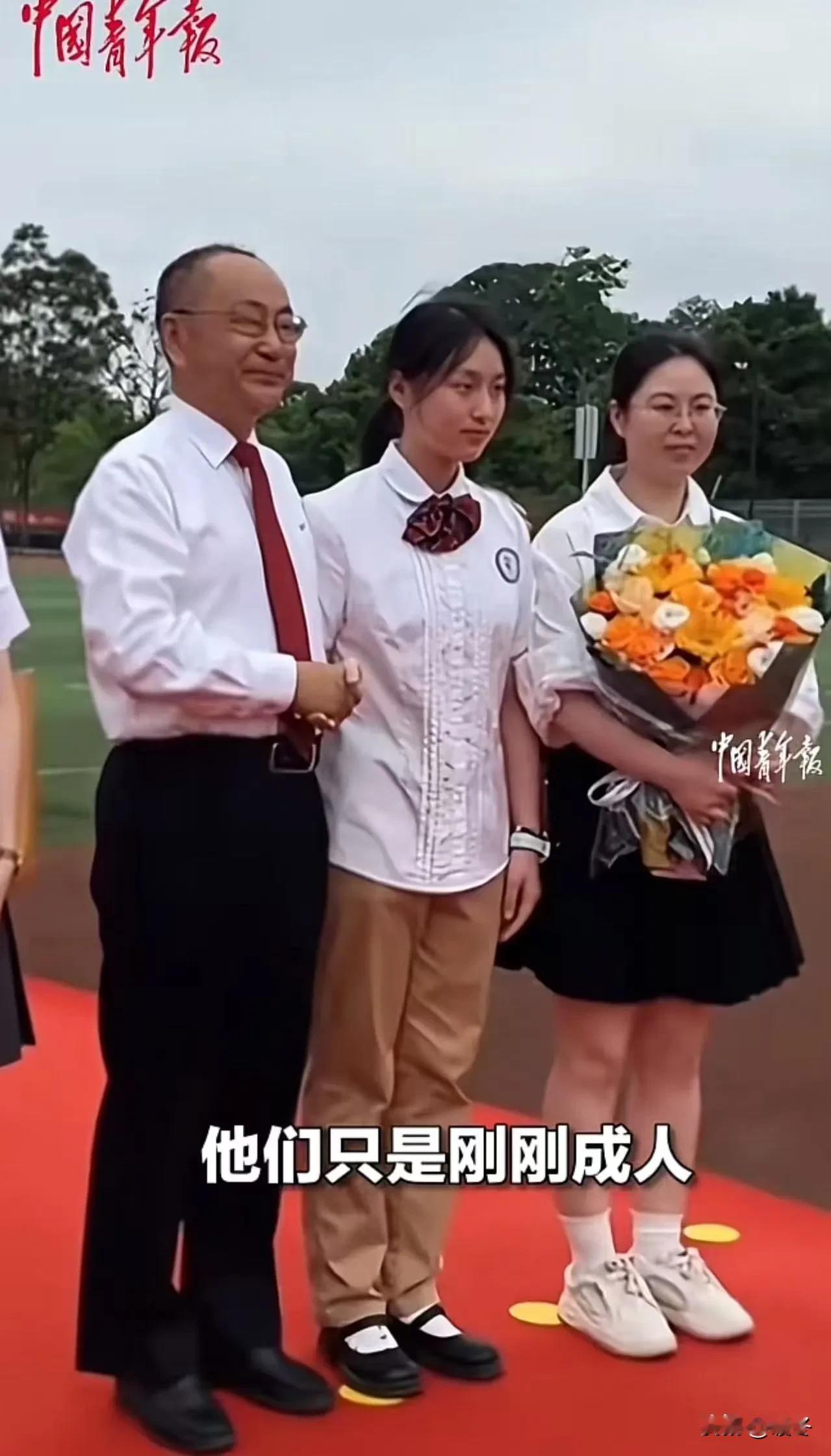 终于看到一个清醒的校长！成都这所学校成人礼，校长直接下死命令
 
成都一校长一句