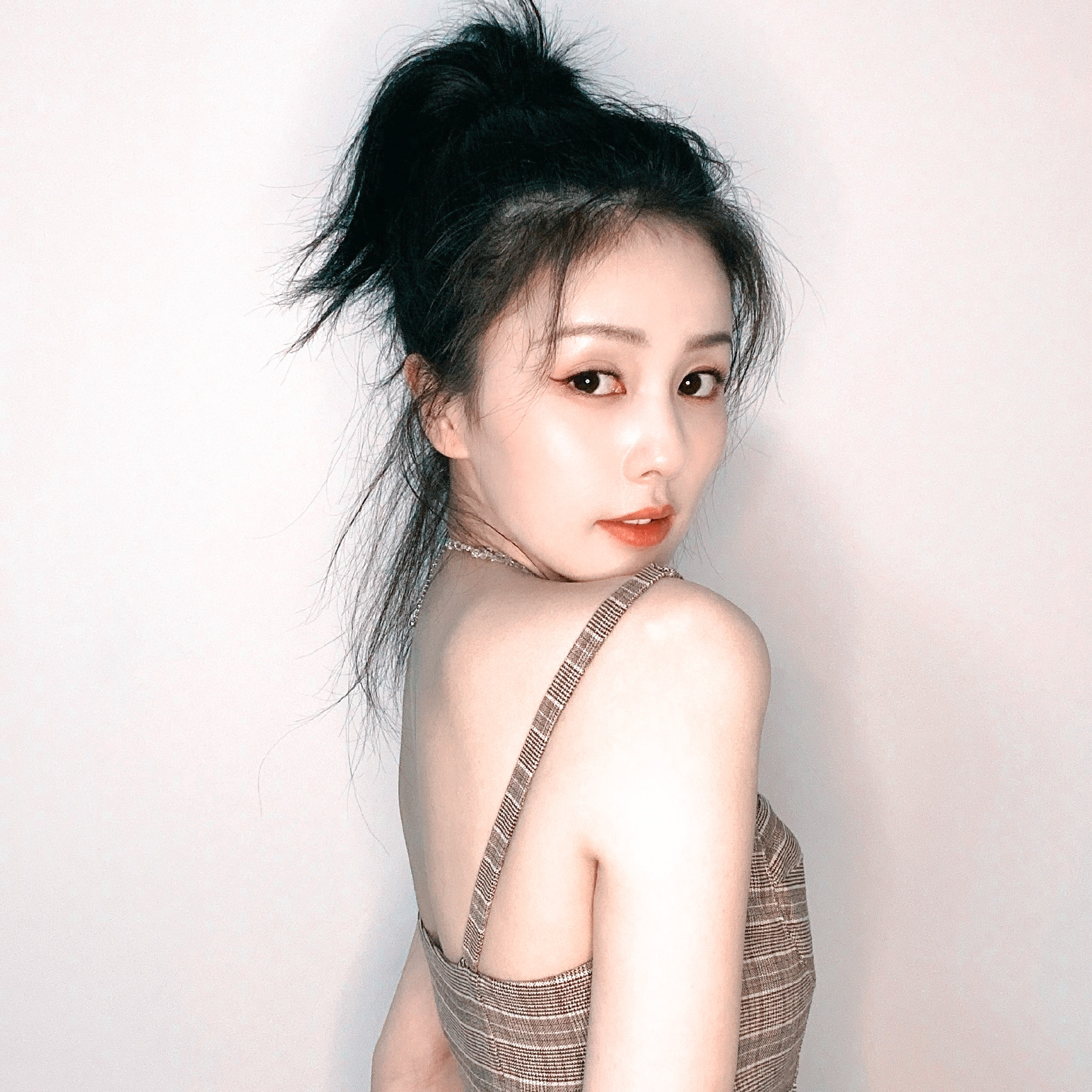 - 随性，清醒，自在。白鹿叶璃