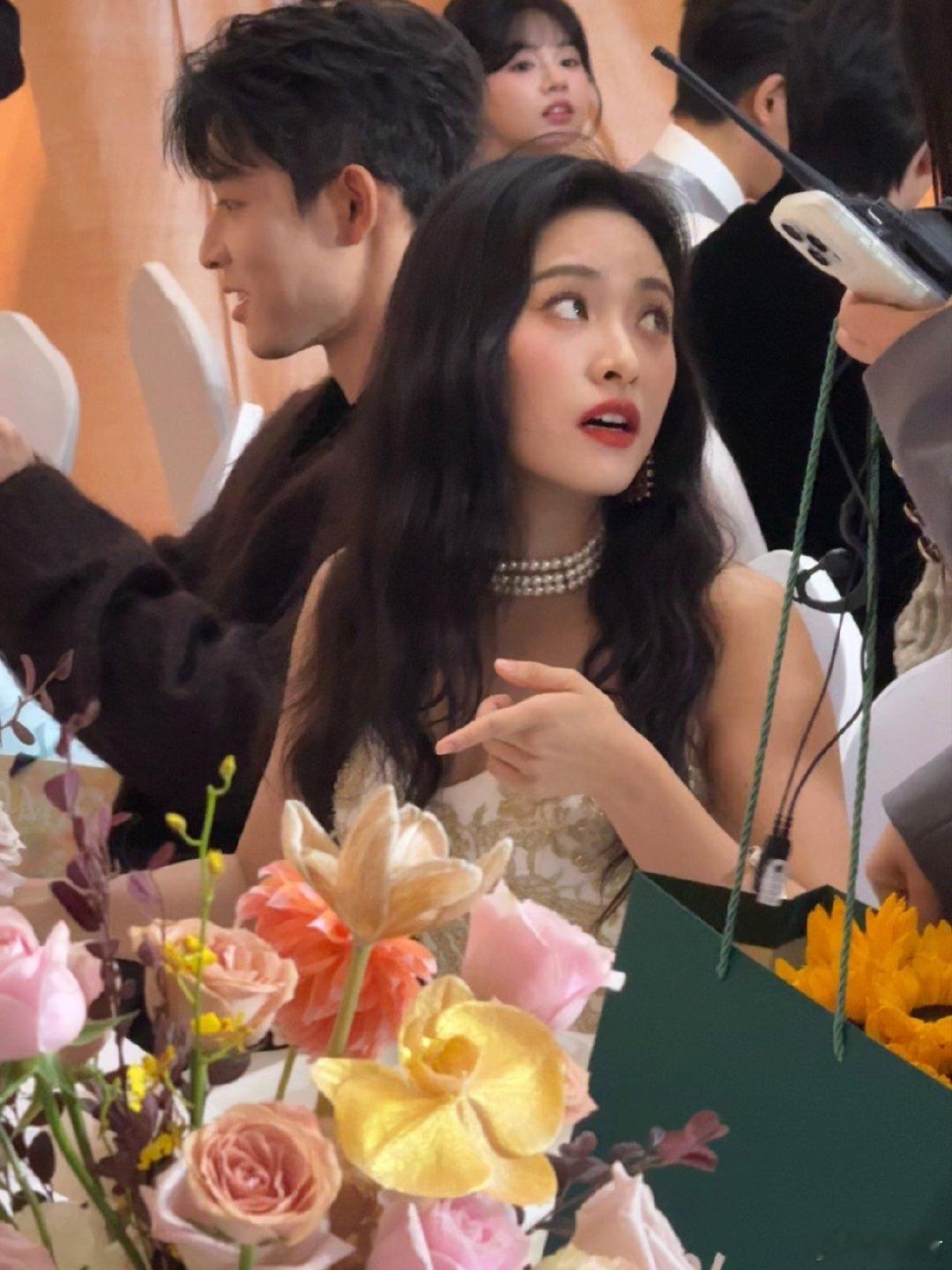 沈月好明媚啊沈月好明媚啊，美成啥了！！简直是公主！笑起来太美了！ ​​​