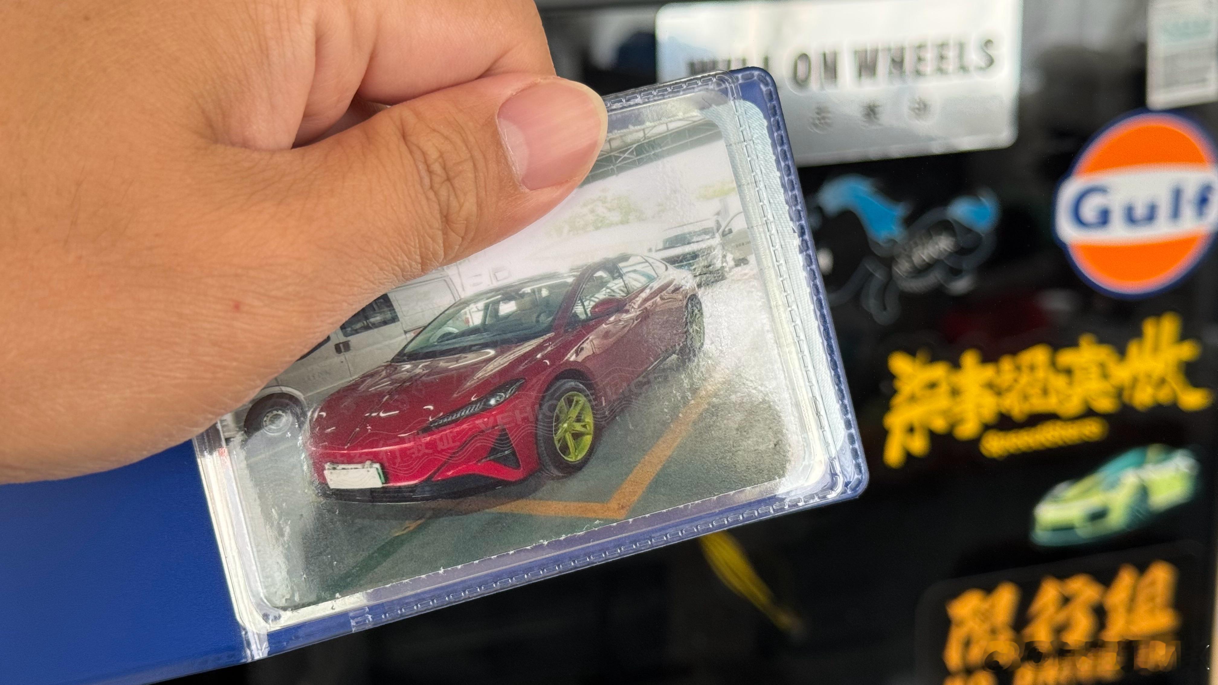 说把这辆红旗天工送给我了那我就让它变更成合规化的选装包如果以后行驶证照片能自己拍