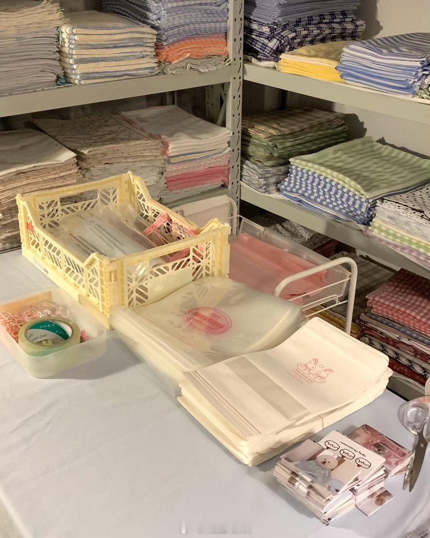 20岁女孩白手起家把小众爱好做火了 起步阶段资源有限，靠着不断优化内容，一点点打