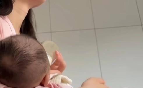 前夫为了再婚逼老婆滚，还放话想要抚养权就把孩子户口迁走，说不认这个儿子了。这男的