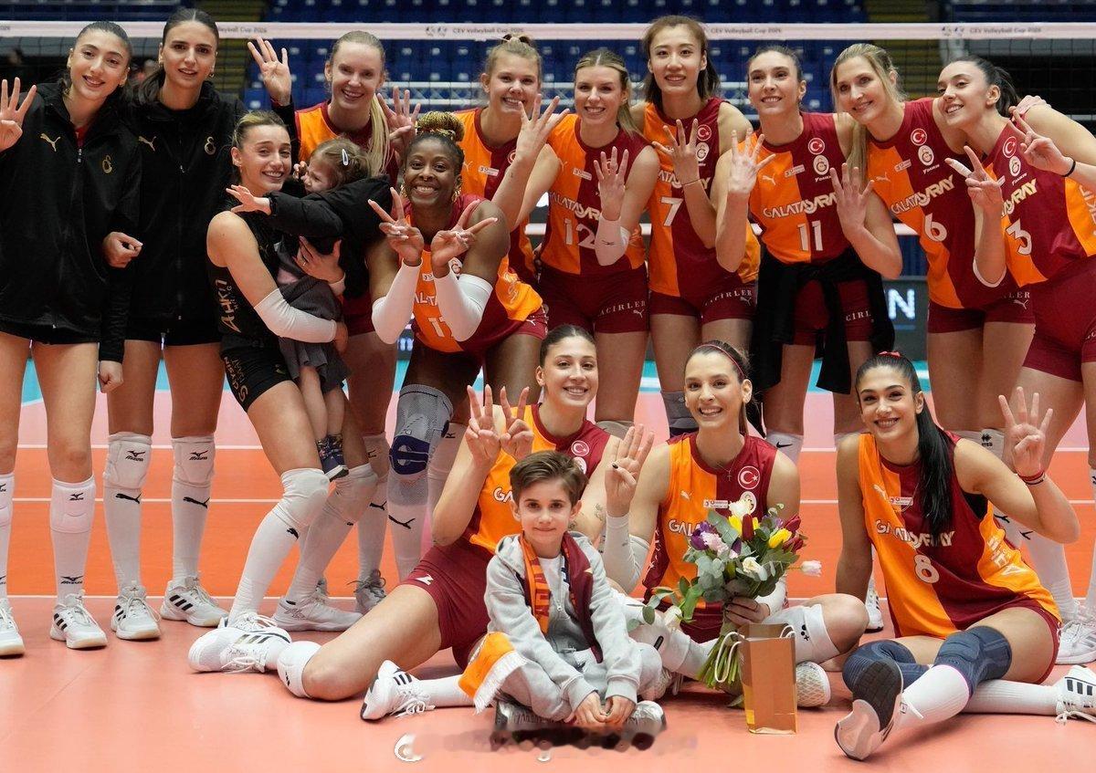 外媒消息，加拉本赛季土超第五，已经获得下个赛季的欧挑杯参赛资格，另外，下个赛季可