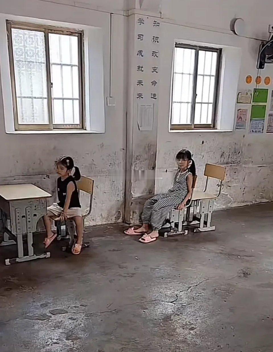 现在农村小学，是不是都没什么学生了？这个班级，看着最多十来个，我们当年60多个呢