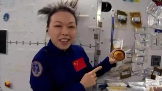 【中国空间站“太空厨房”全面升级 航天员20分钟吃上热食】“太空饮水机”“太空微