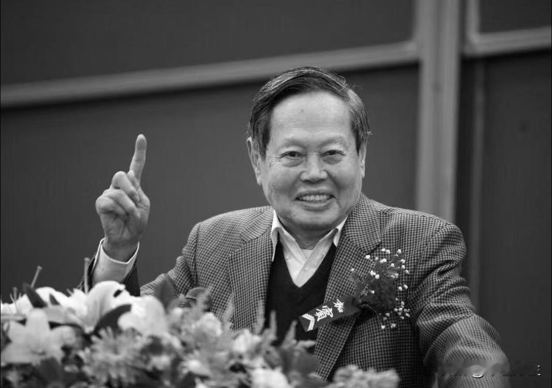 103岁杨振宁逝世，魂归清华园

103岁的物理巨擘杨振宁先生溘然长逝。他以“杨