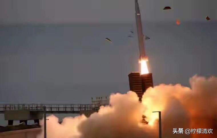 特拉维夫警报响了五次，十秒内，防空系统没拦住几枚；不是伊朗突然变狠了，是拦的成本