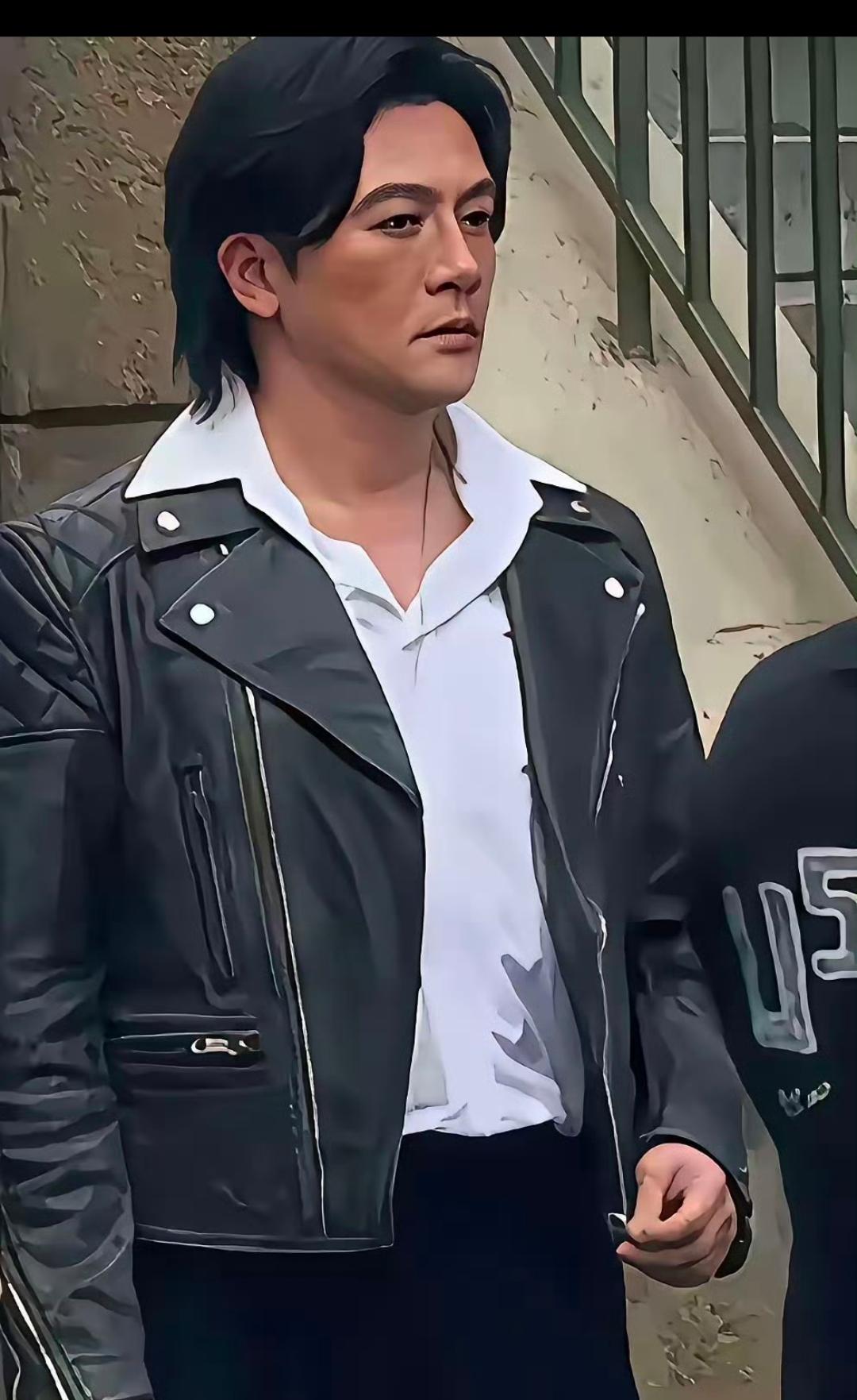以前那么帅气，他可是我们八零九零后的男神，你看现在整成大妈的模样了！！
所有人都