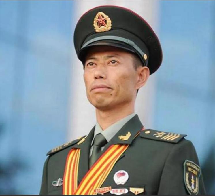 2004年初，二炮某旅一枚新导弹发射测试时，竟一通电就卡壳，可专家修了4天4夜也