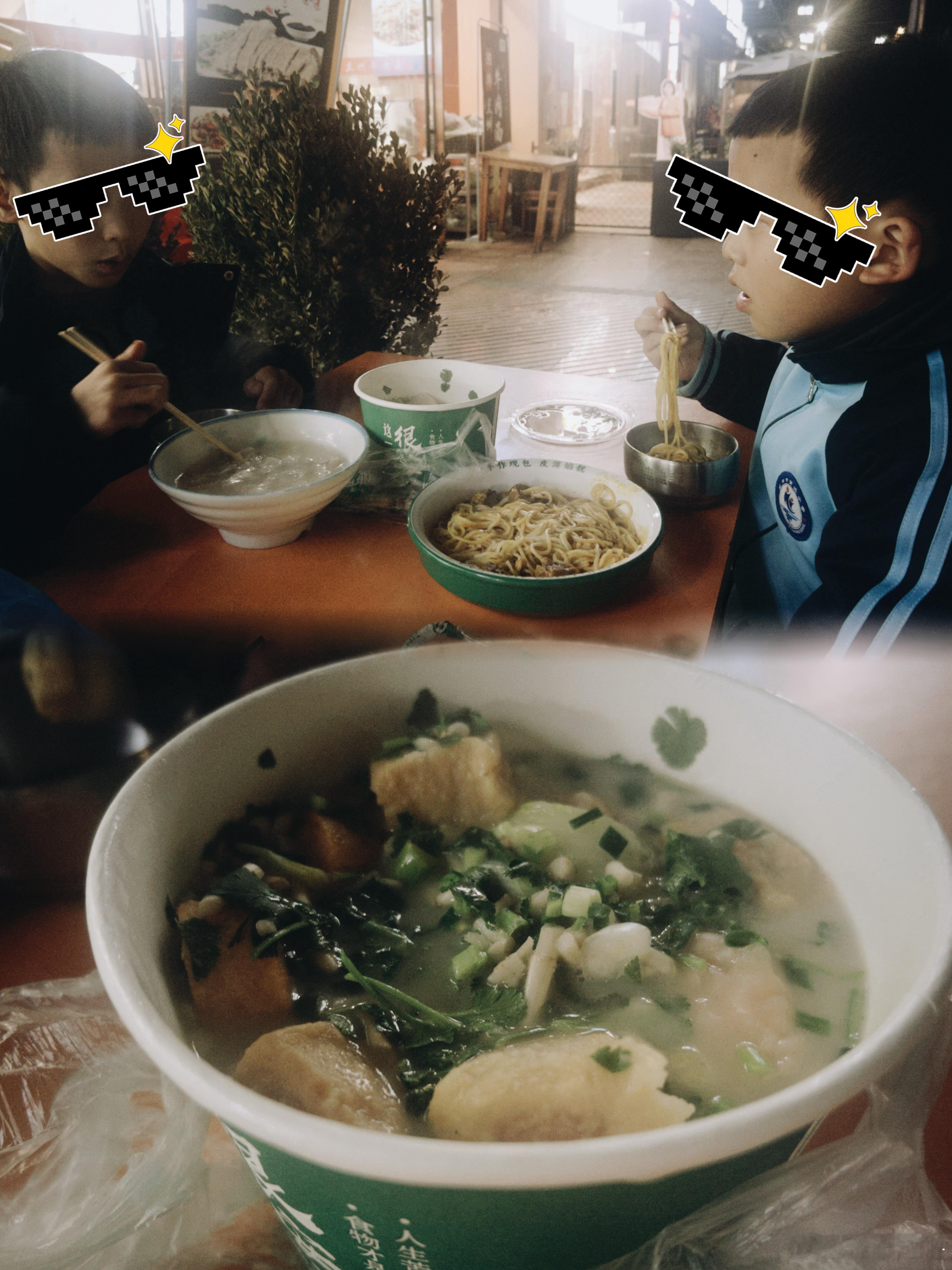 生活手记下午接娃班主任：你今天跑的次数有点多哟～我：就是啊，早上记得拿伞，就忘了