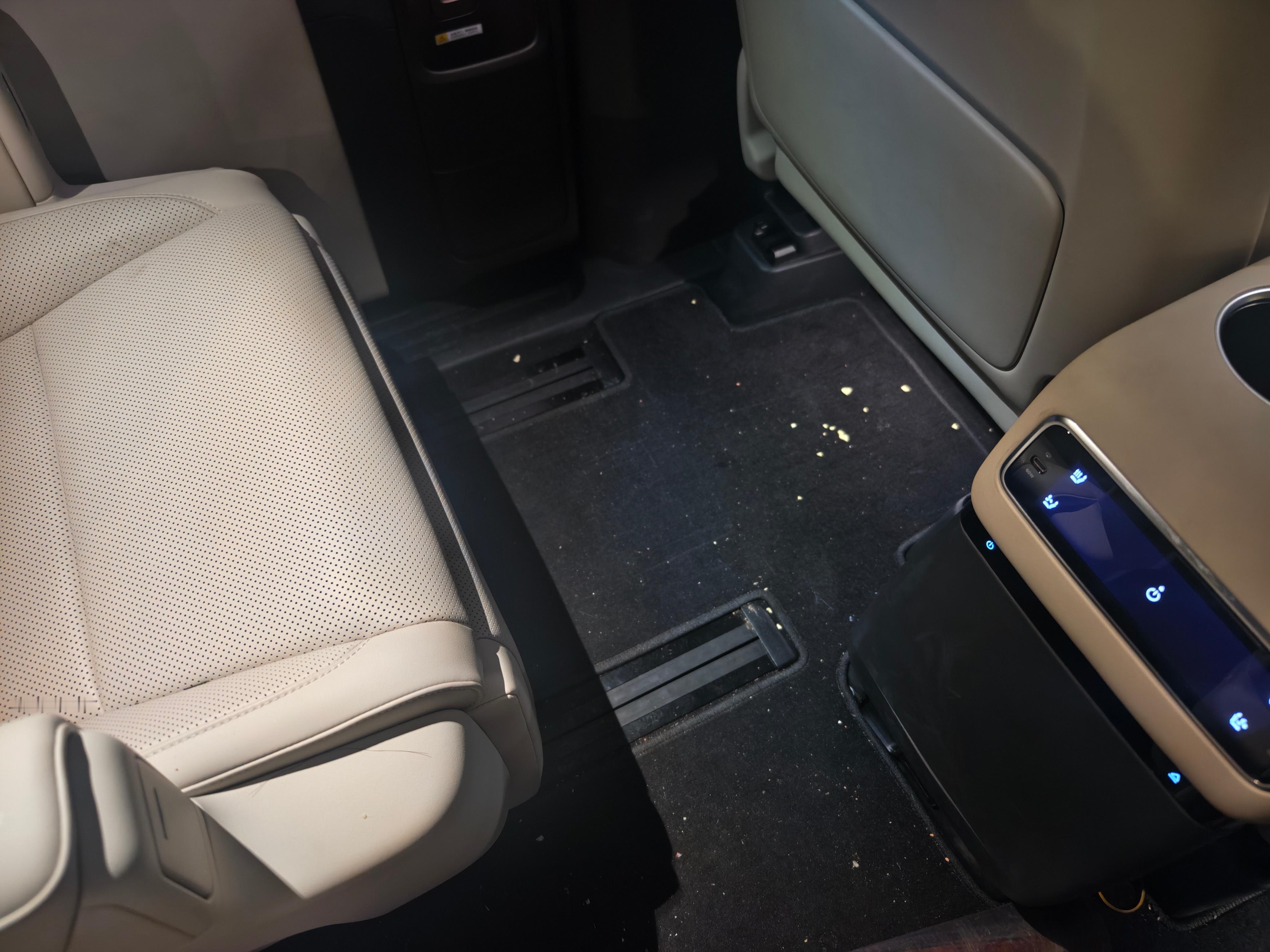 春节过完，该把车收拾收拾了。有小孩以后真的把我的强迫症都治好了…二三排真的是乱七