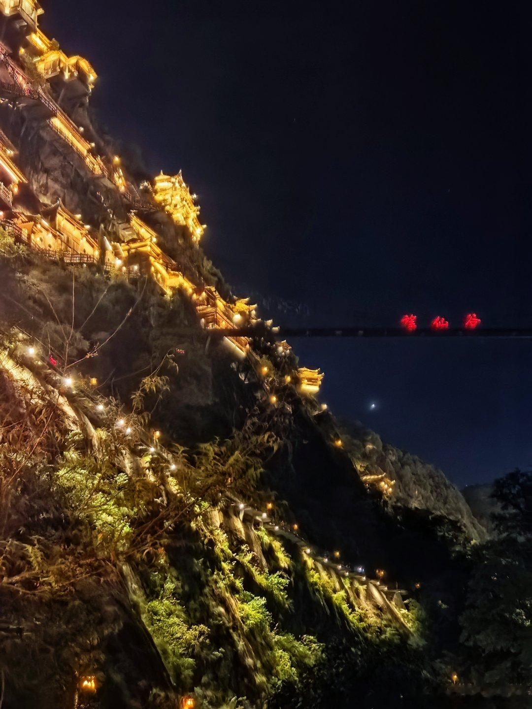 望仙谷和我想象中的不太一样，我的期待值拉得太高了。人是真的多，景区的物价不算贵。