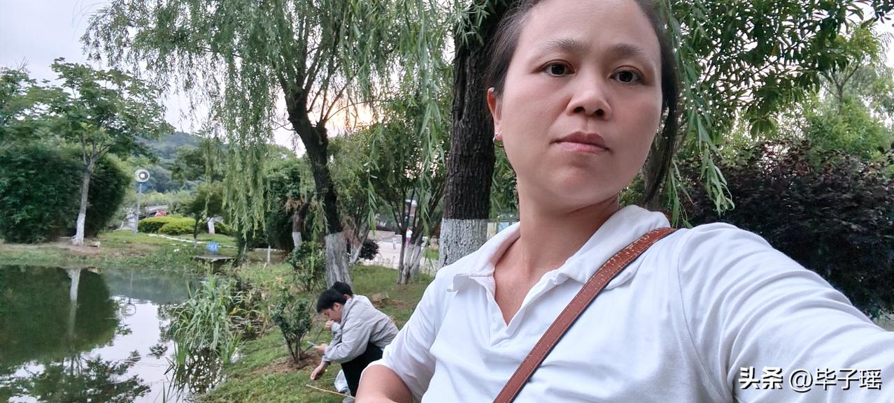 二婚夫妻，都是在搭伙过日子，双方各其所需，没有什么真爱的。只要超过了40岁以上的