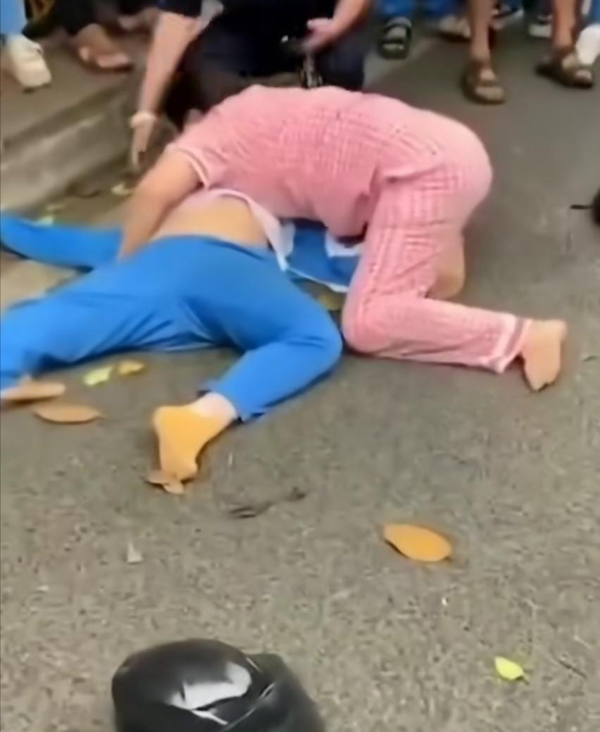 年近了，车越来越多，提醒:各位师傅们开车一定要谨慎，一看二慢三通过，为...