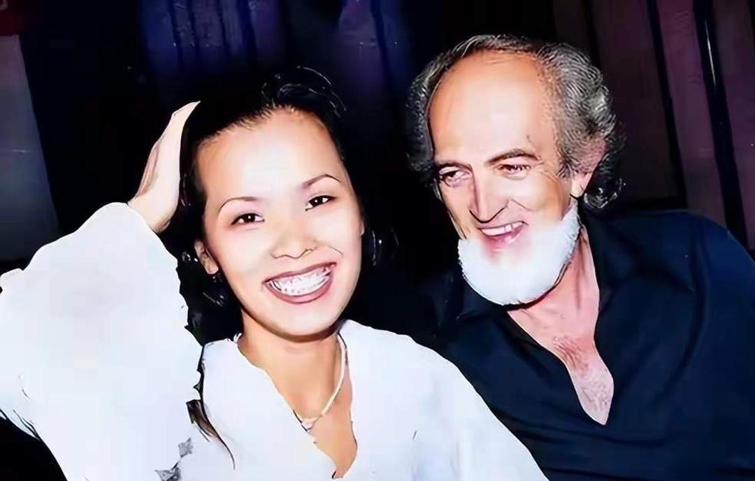 年轻时的唯韦与前夫