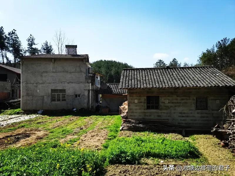 宅基地被别人霸占，真的很闹心。首先可以尝试和对方心平气和地沟通，说不定对方是有什