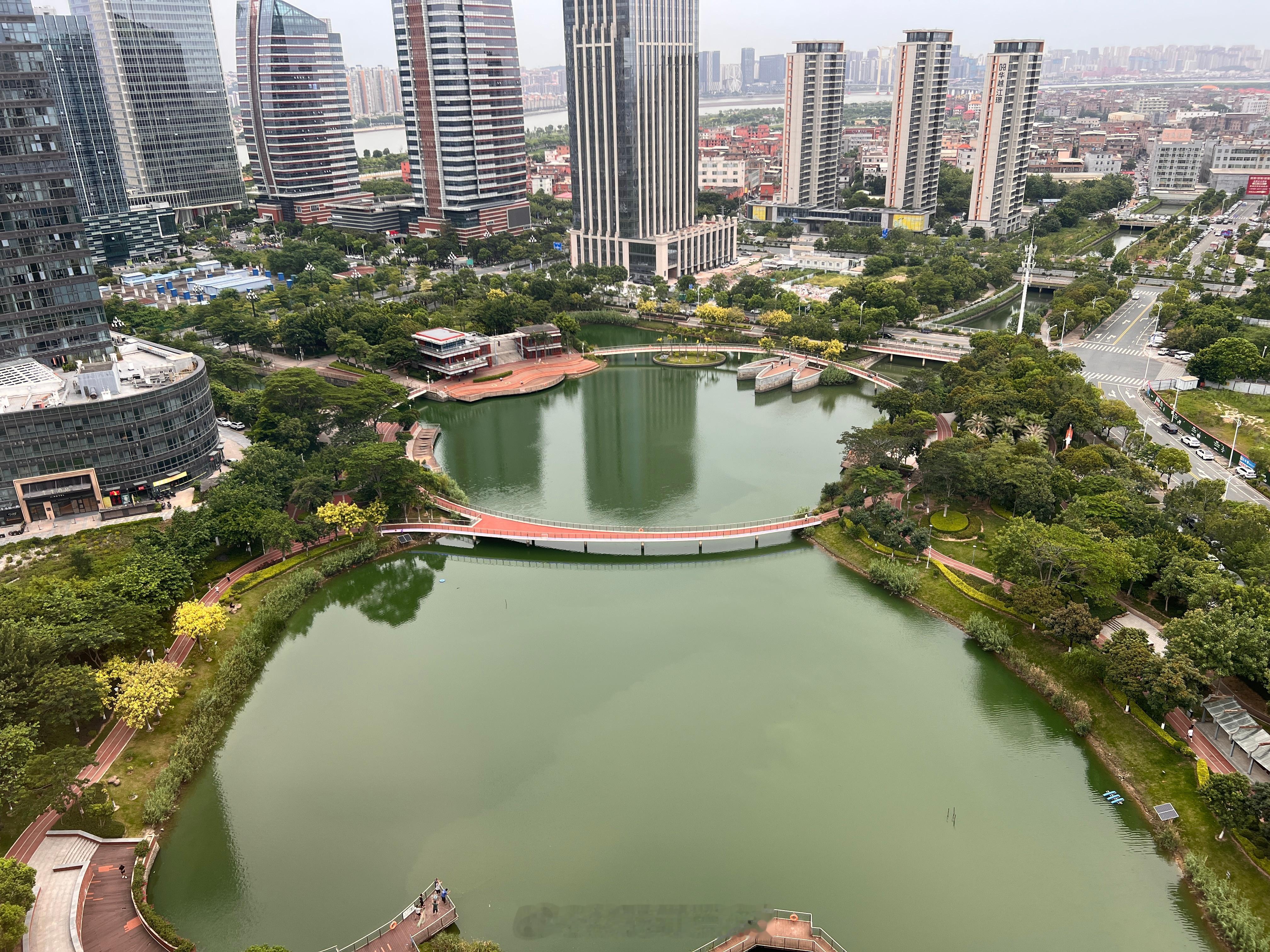等了一天的台风，没敢出门。台风巴威