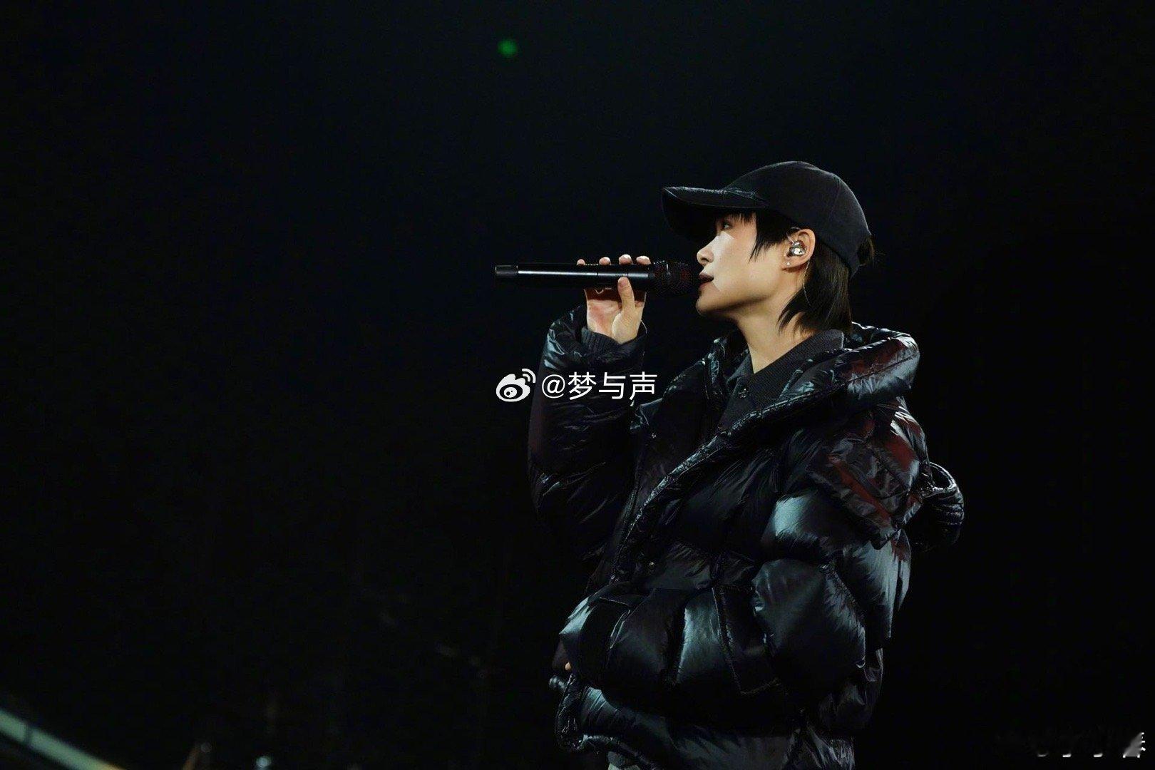 李宇春南京演唱会 2026的音乐惊喜已送达！李宇春「皇后与梦想」巡演南京站开唱，