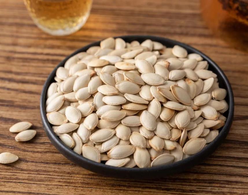 南瓜子是痛风的“催化剂”？告诫：若想尿酸正常，5种坚果是禁忌

