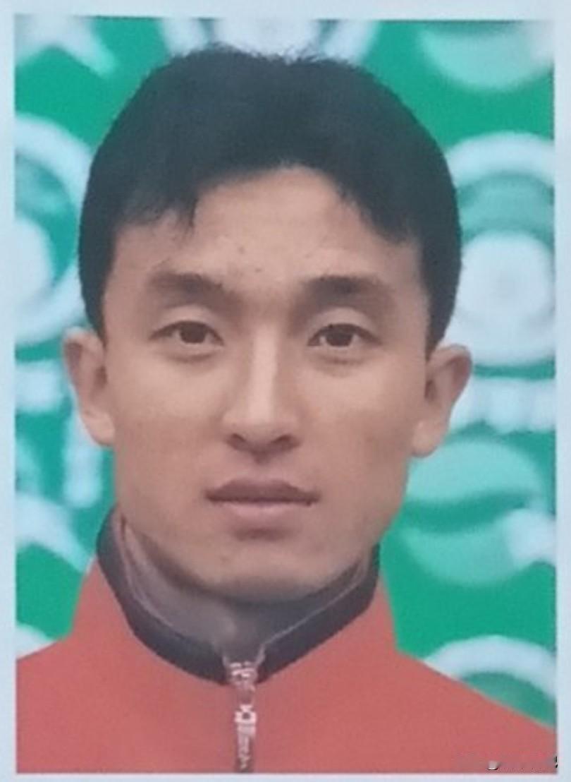 还认识这位甲A朝鲜族是谁么？他是延边敖东11号球衣的主人，1997年被崔殷泽提拔
