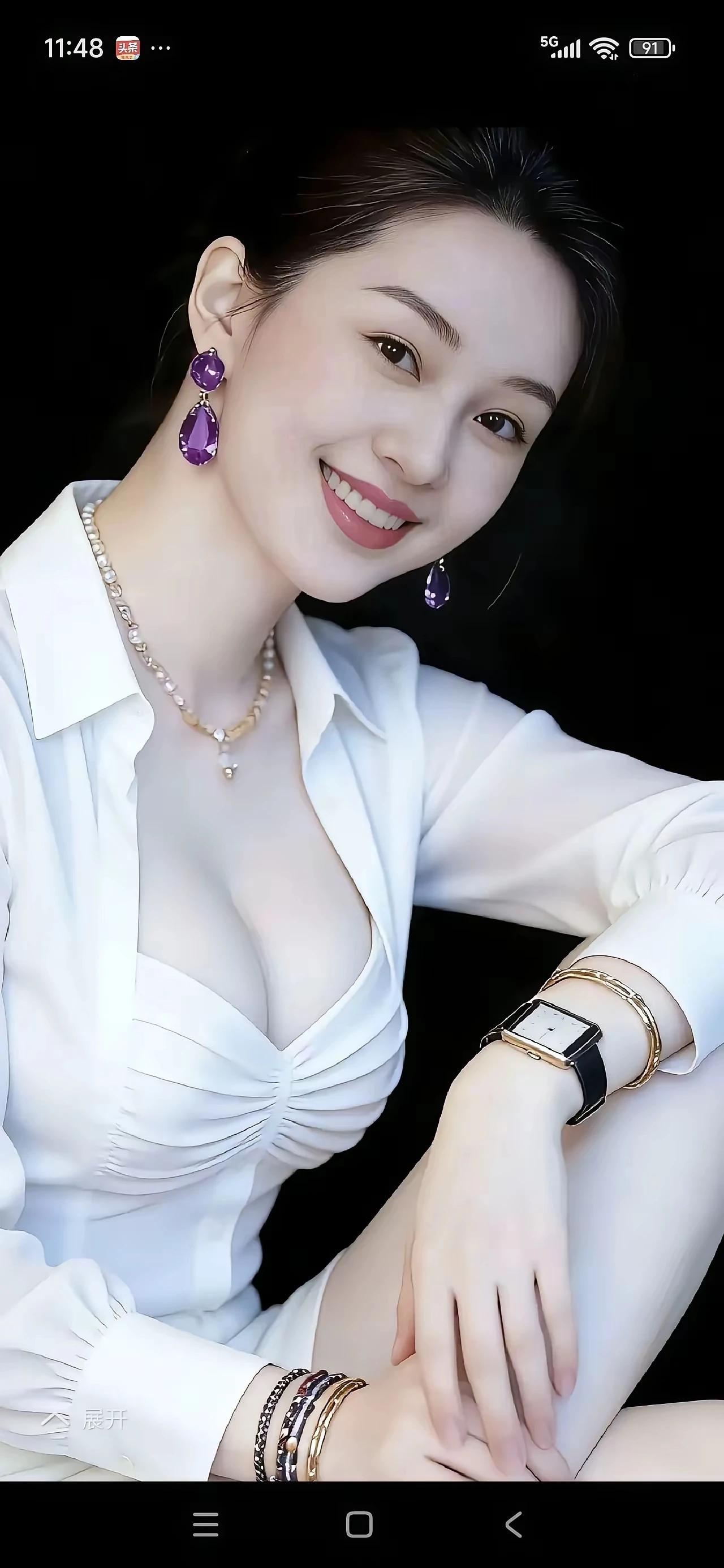 职业女性，精彩华章。
内外兼修，自信满满。
国色天姿，国色天香。
独特魅力，优雅