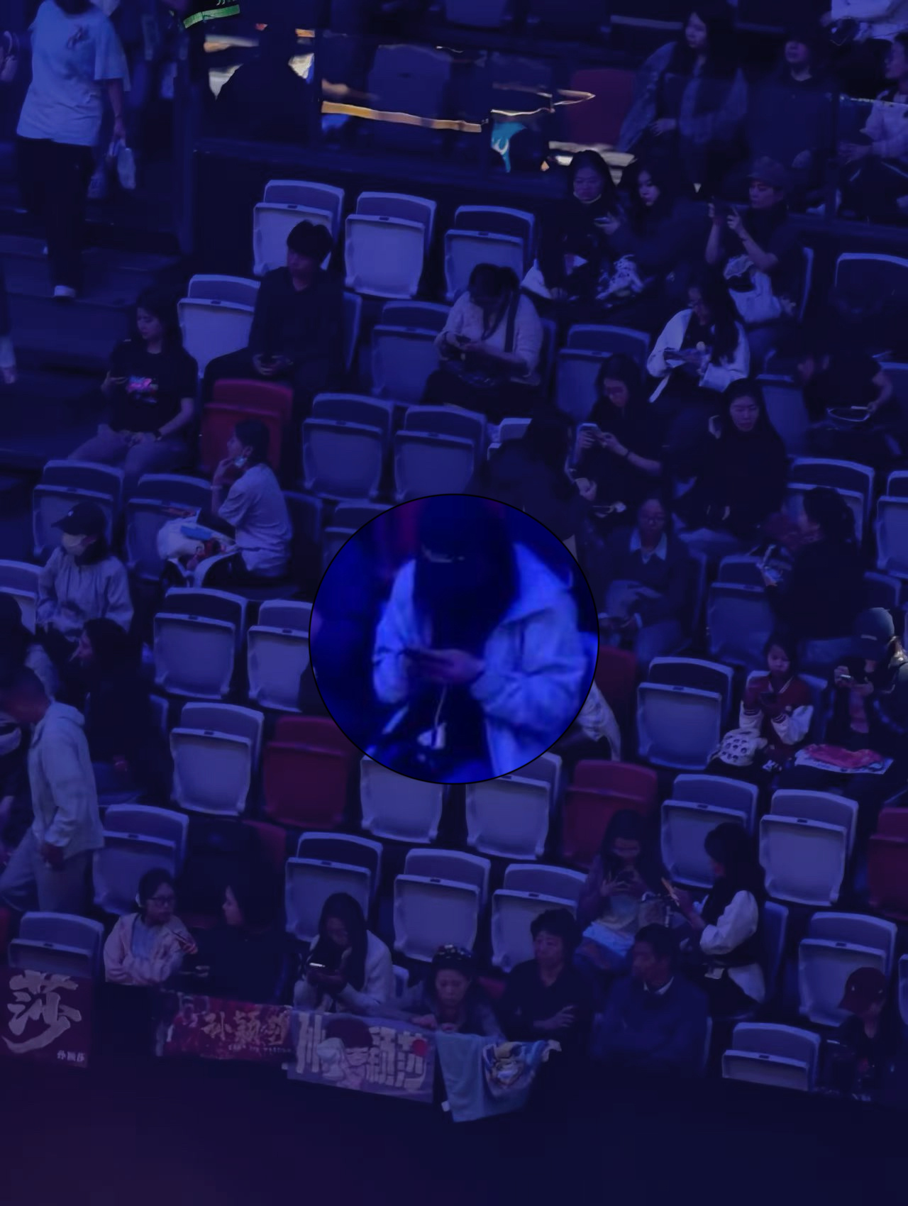 今天上午朋友找到我了……结果我在玩手机