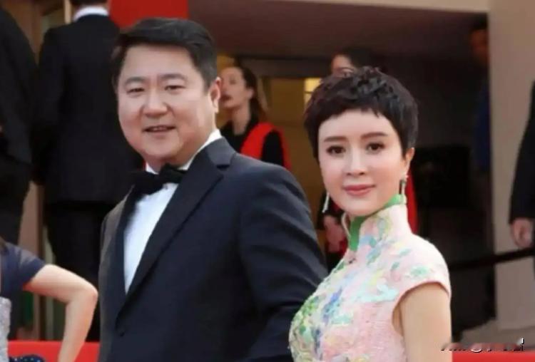 前段时间，又有人预告娱乐圈大亨离婚，最终爆料称于冬雨金巧巧离婚，而且据说离婚几年