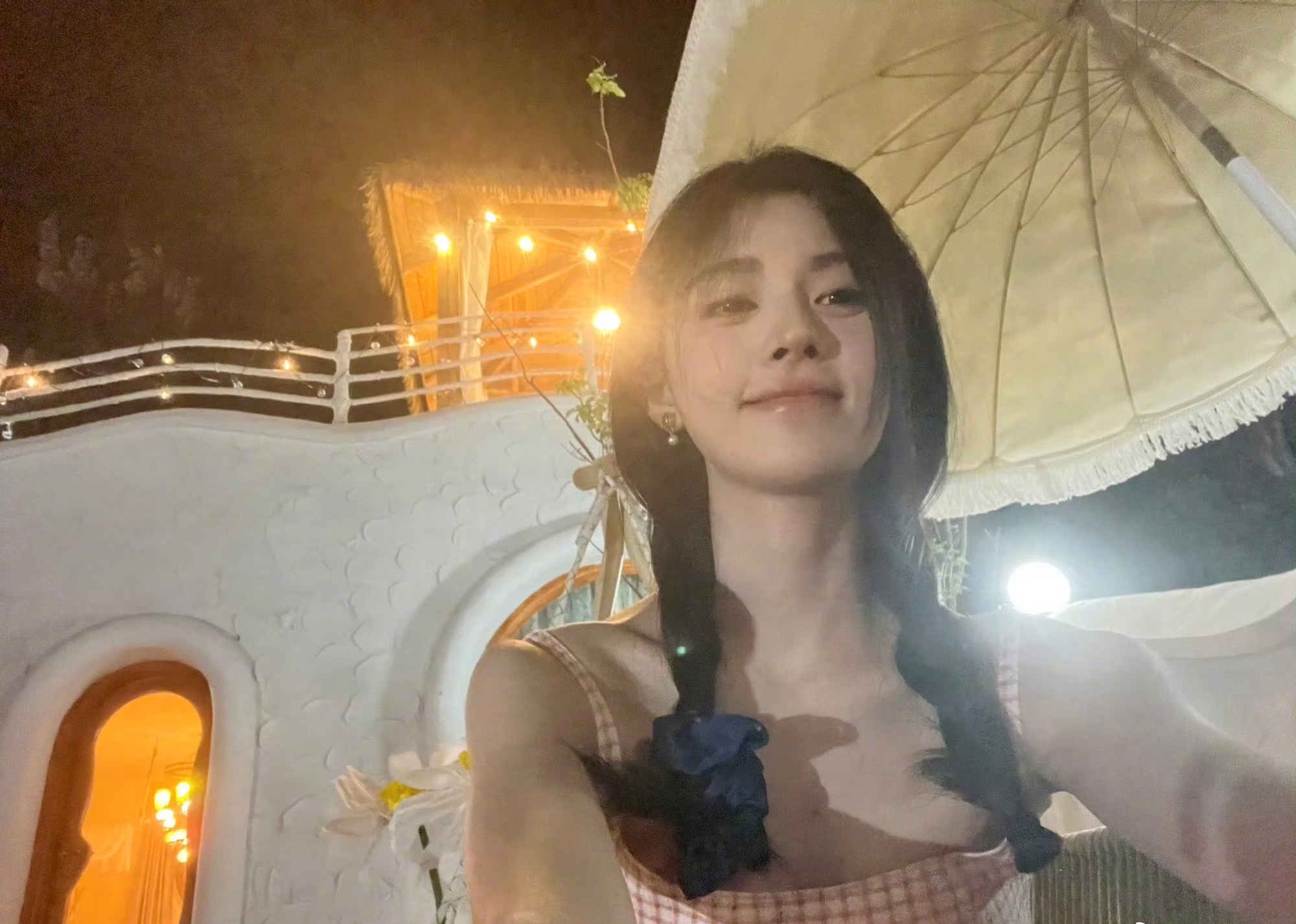 双麻花辫也好萌…🫣 