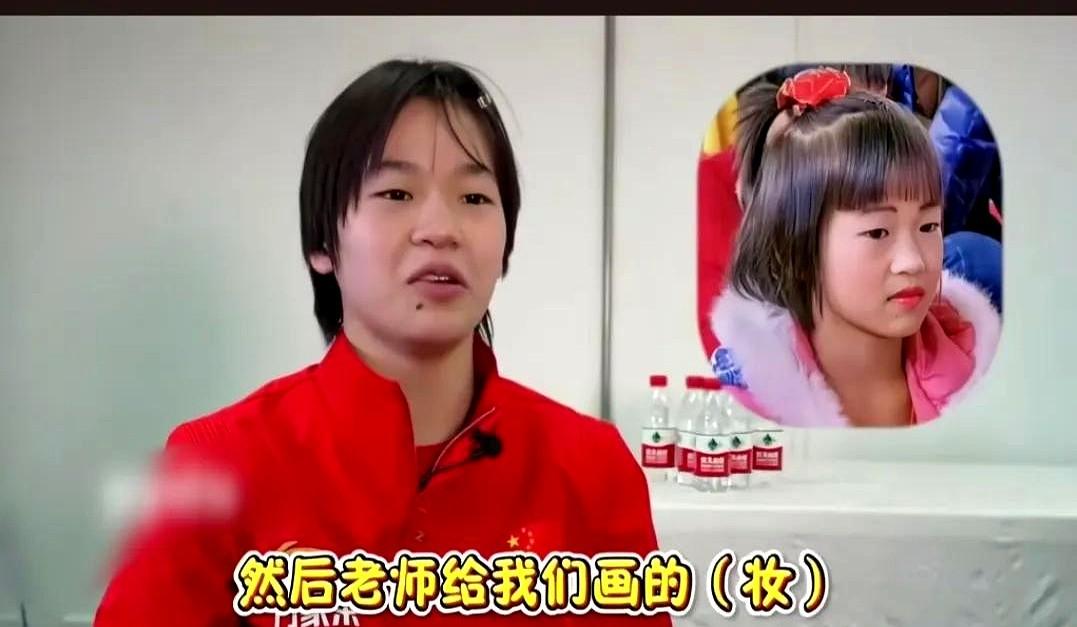 全红婵过六一儿童节了，她想起小时候的自己，把照片翻出来看，自己小时长得清瘦。

