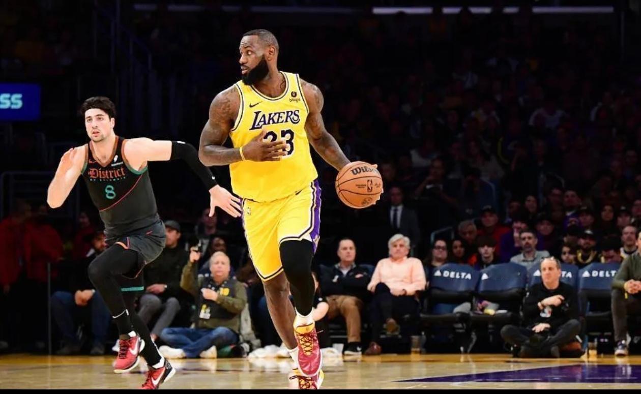 我是真没看懂那个暂停是图啥。

老头都快四十了，连着砍分，对面主场球迷都给打闭气