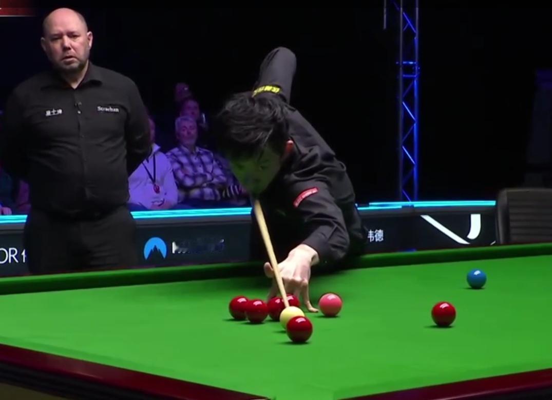 吴宜泽一波四连鞭零封大卫格雷斯强势晋级威尔士公开赛的八强
​
​       北