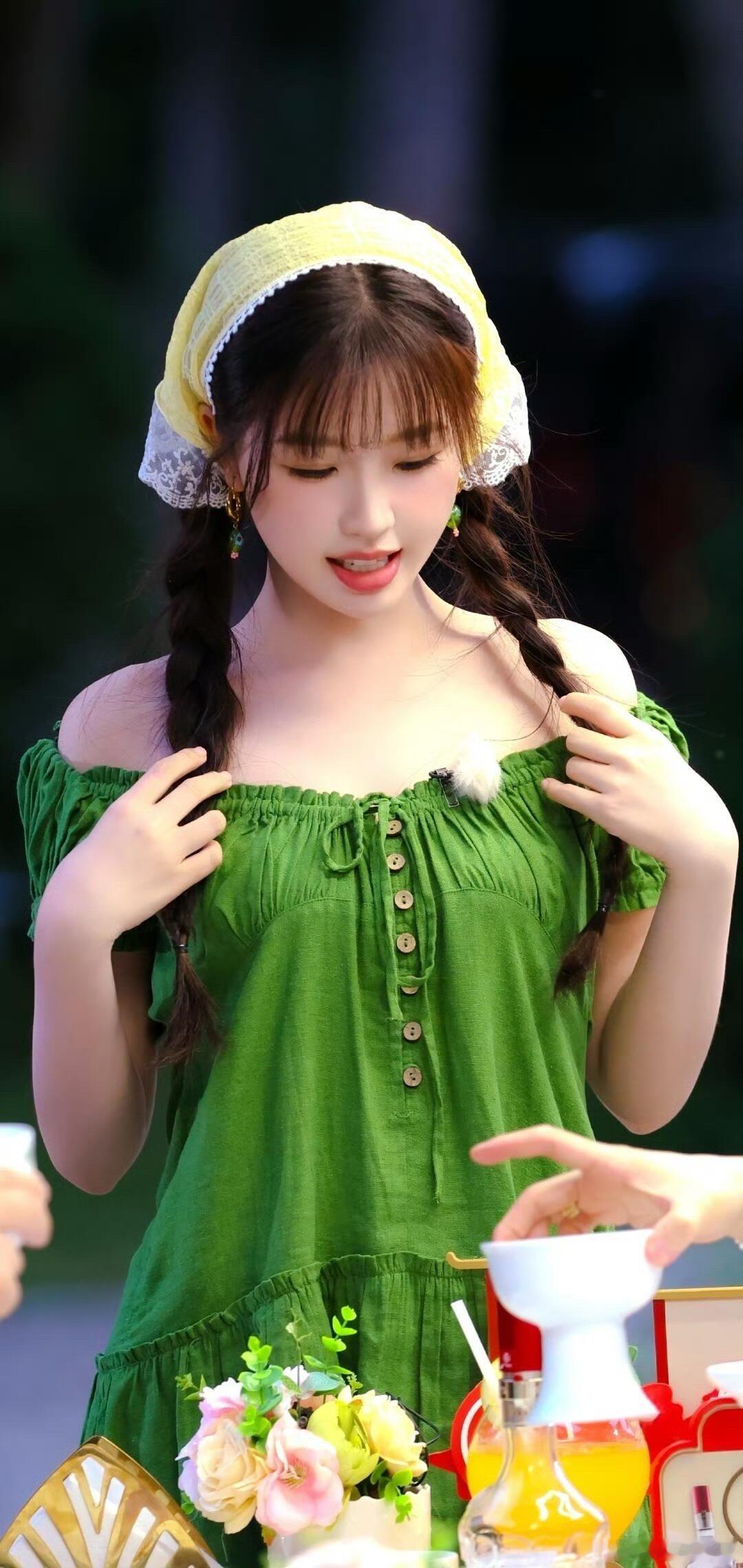 #虞书欣[超话]#  虞书欣超美壁纸分享，真的太美了吧 太可爱太好看了吧虞书欣｜