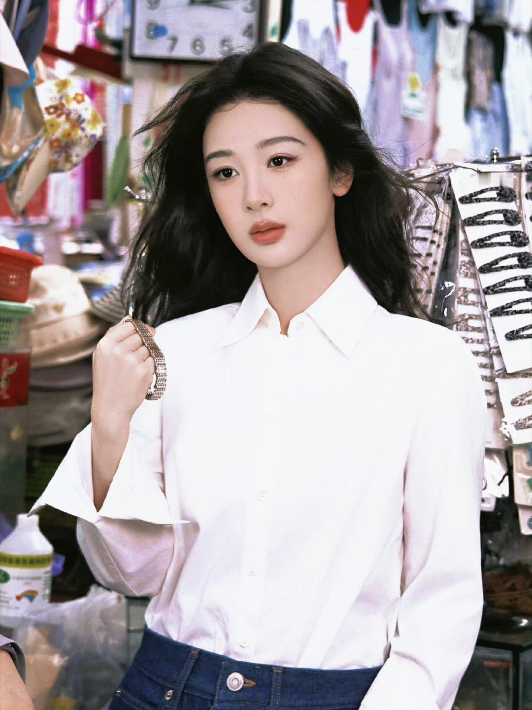 杨紫[超话]yz杨紫白玉兰视后yz杨紫董竹君 心有所向满目晴朗，你就是我奔赴远方