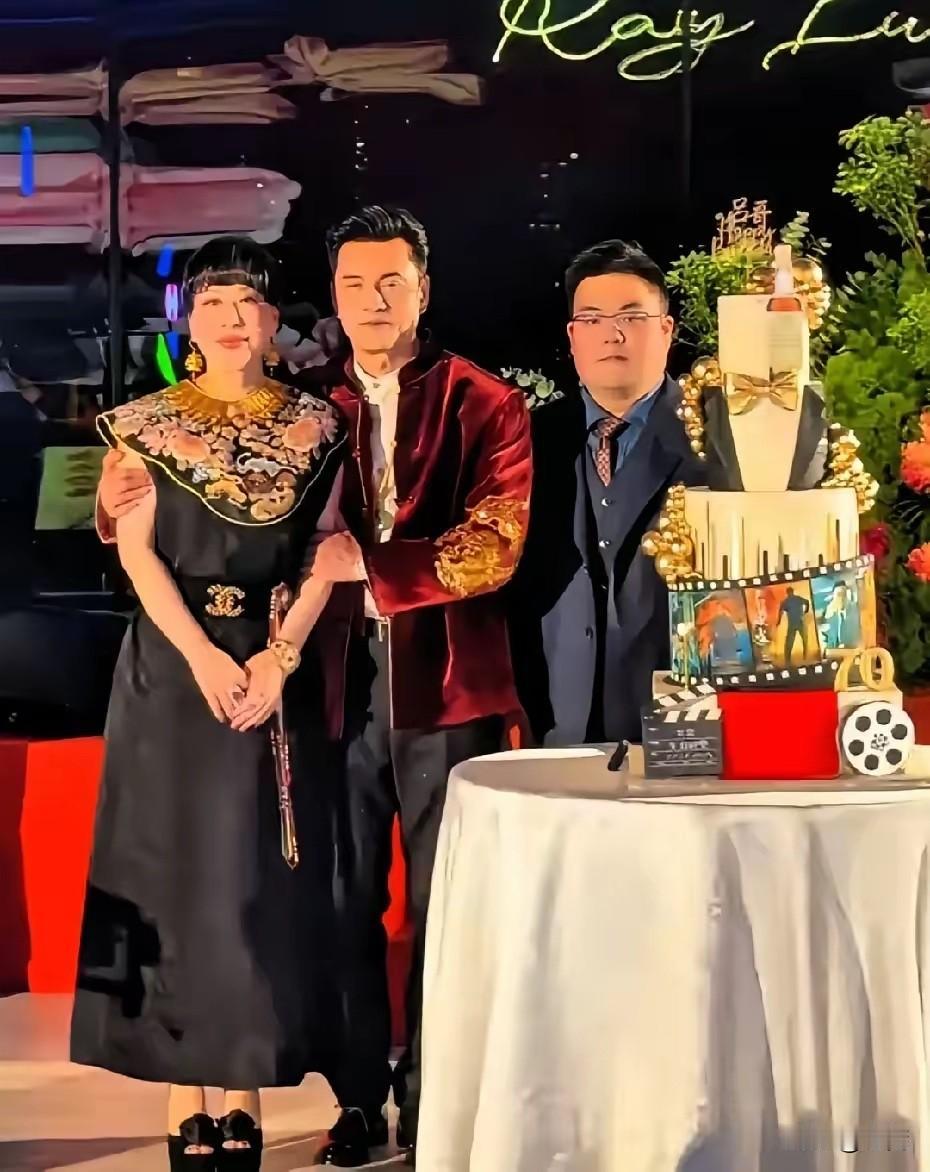 70 岁的吕良伟如是说：

“我这一生都没有失败，不是成功就是成长；我这一生都没