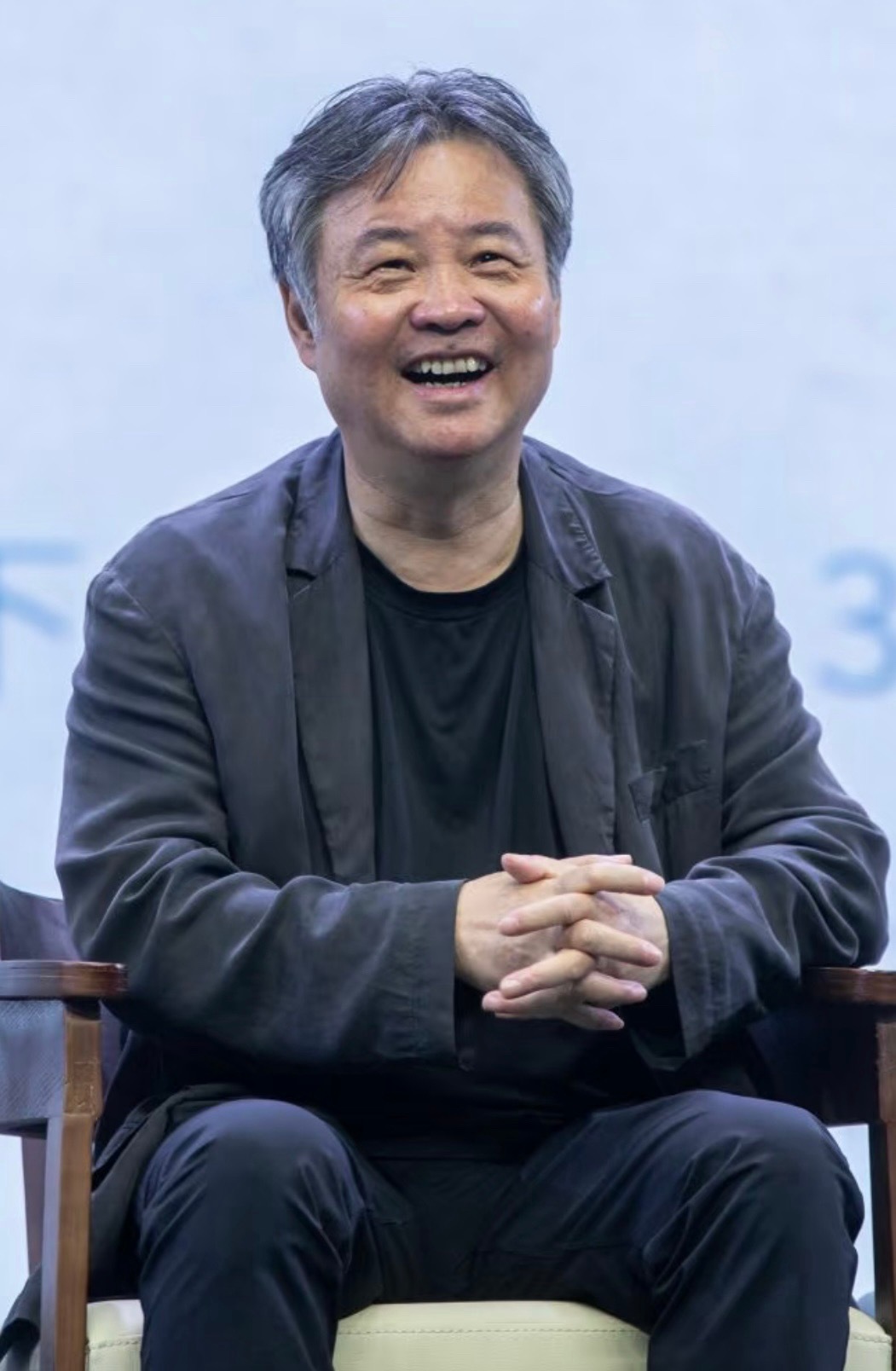余华老辈子上网主打一个实诚求上岸、求暴富、求不挂科余华统一回复“666”然后问到