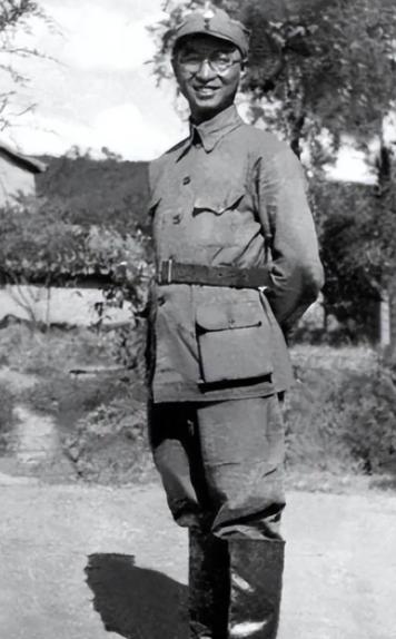 1939年，日军一个加强中队追着陈赓的386旅打，一个28岁的参谋长却笑了：把他