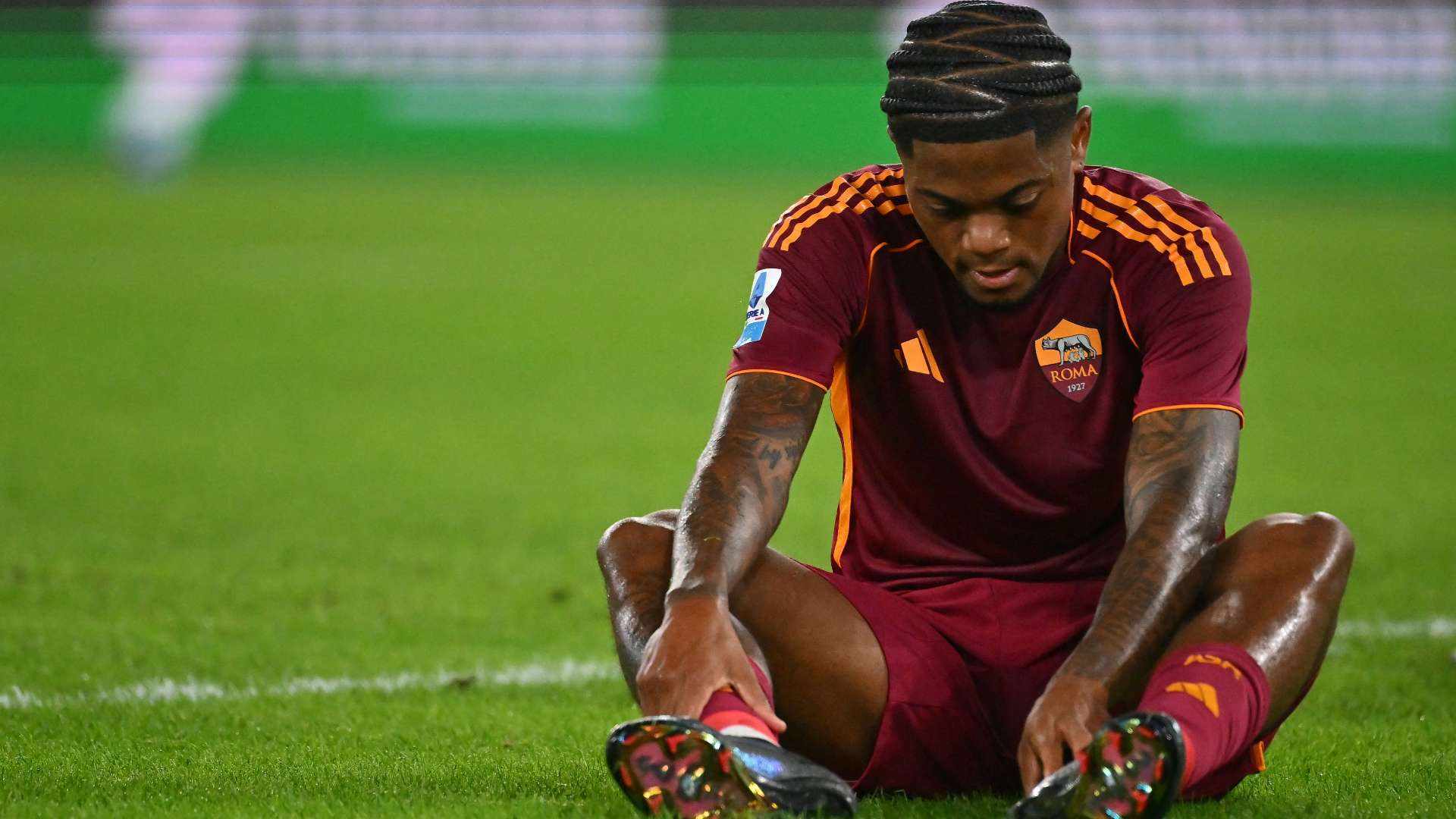 【罗马再添新伤病】继迪巴拉伤缺4-6周之后，罗马又出现伤病，莱昂·贝利周二突然离