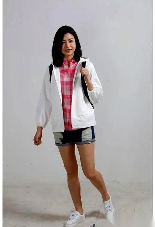 我一直以为，她怎么着也得是个一米七几的大高个儿。
就那气场，那范儿，不是大女主身