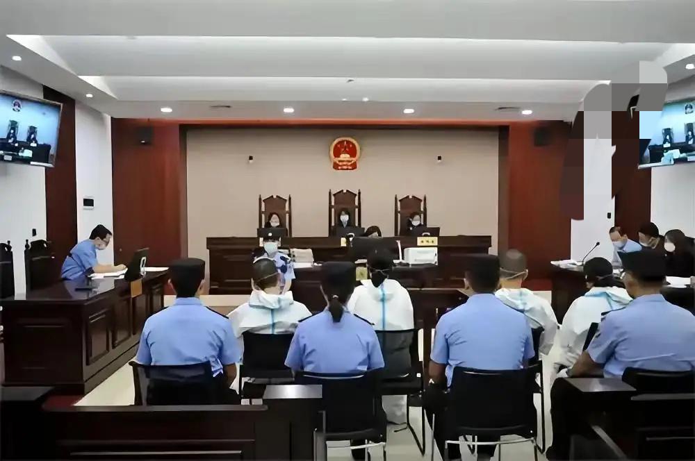 江苏一60岁大爷，在吃药之后在小树林强行与54岁大妈发生了关系，事后却突然猝死。