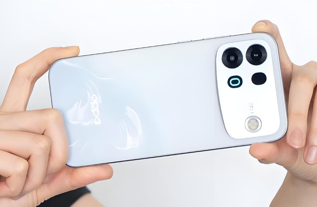 OPPO A7 Pro Max：别被“七年神机”带偏！
OPPO A7 Pro 