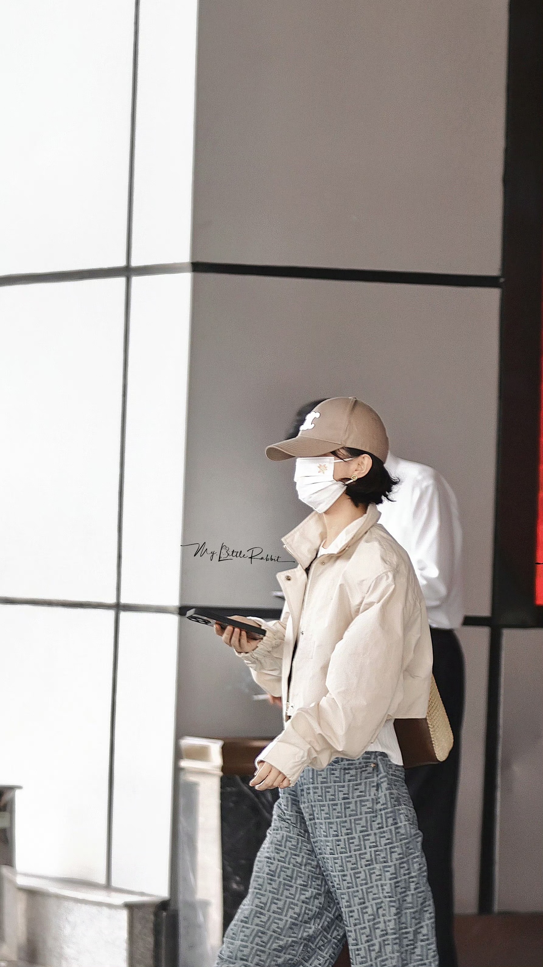 #赵丽颖短发进组##赵丽颖到达长沙#赵丽颖到达长沙，真是不错呀 ​​​