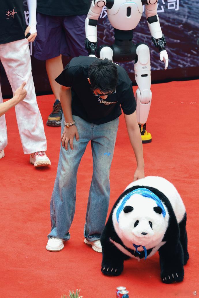 王子奇解锁航天追梦人角色航天追梦人的松弛格局和王子奇本身通透心态高度契合，开机现