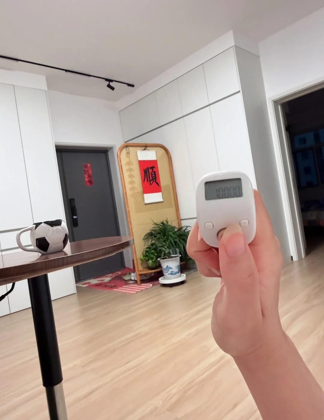 一个90后女生修心日常生活
平静 欢喜 自在 富足在生活中修行   多修持善法，