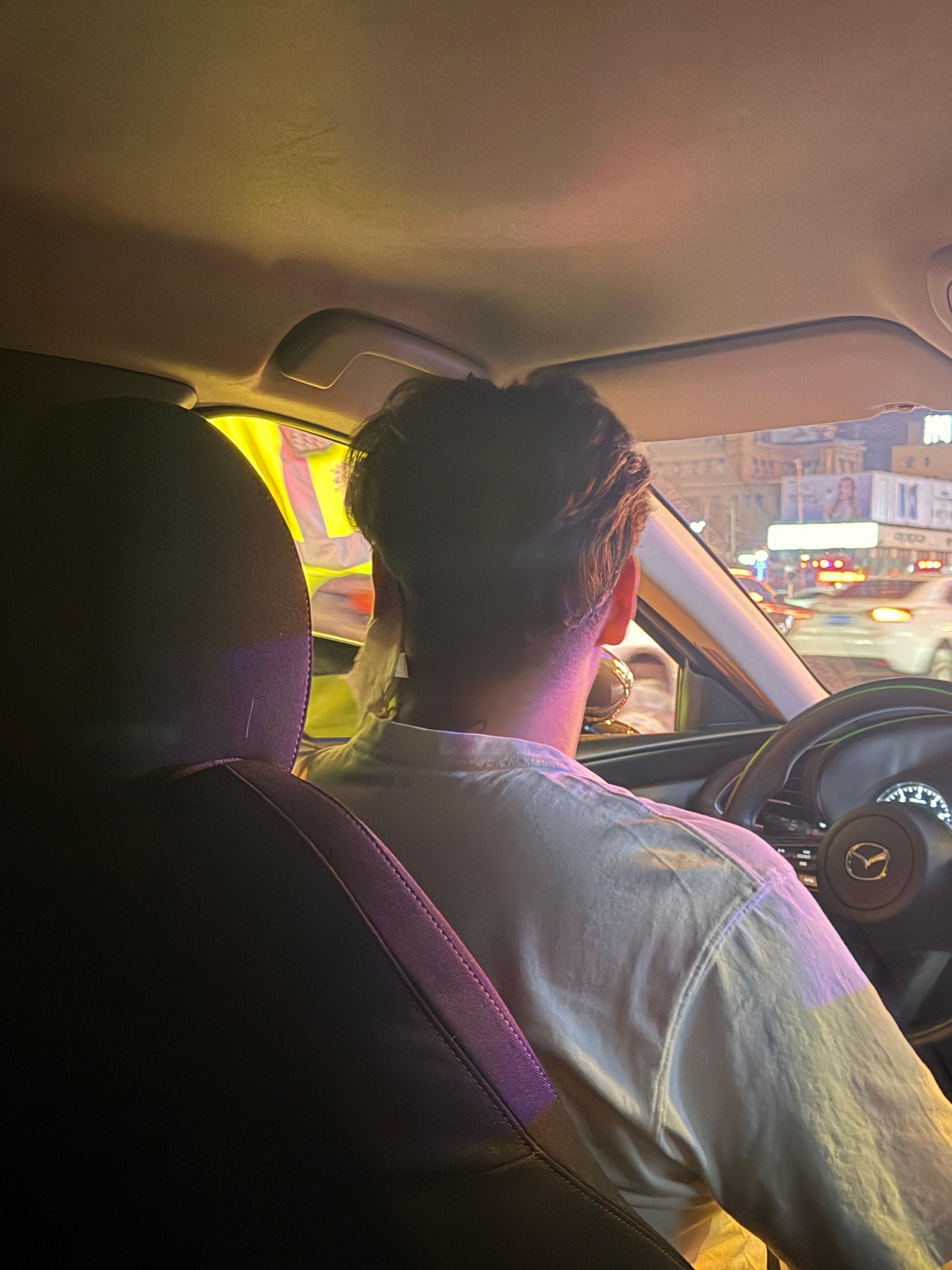 打了个网约车，司机特意绕路带我去吹了个酒驾测试