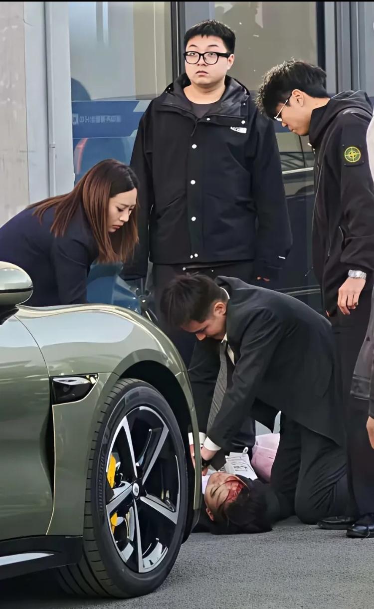 没想到杭州小米交付中心被撞销售居然离世了！
这真的是太让人意外了，本来提车是好事