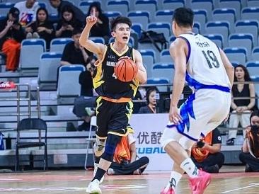 CBA最新消息：据北控男篮总经理刘家成在选秀大会上用第8顺位选中湖南工业大学后卫